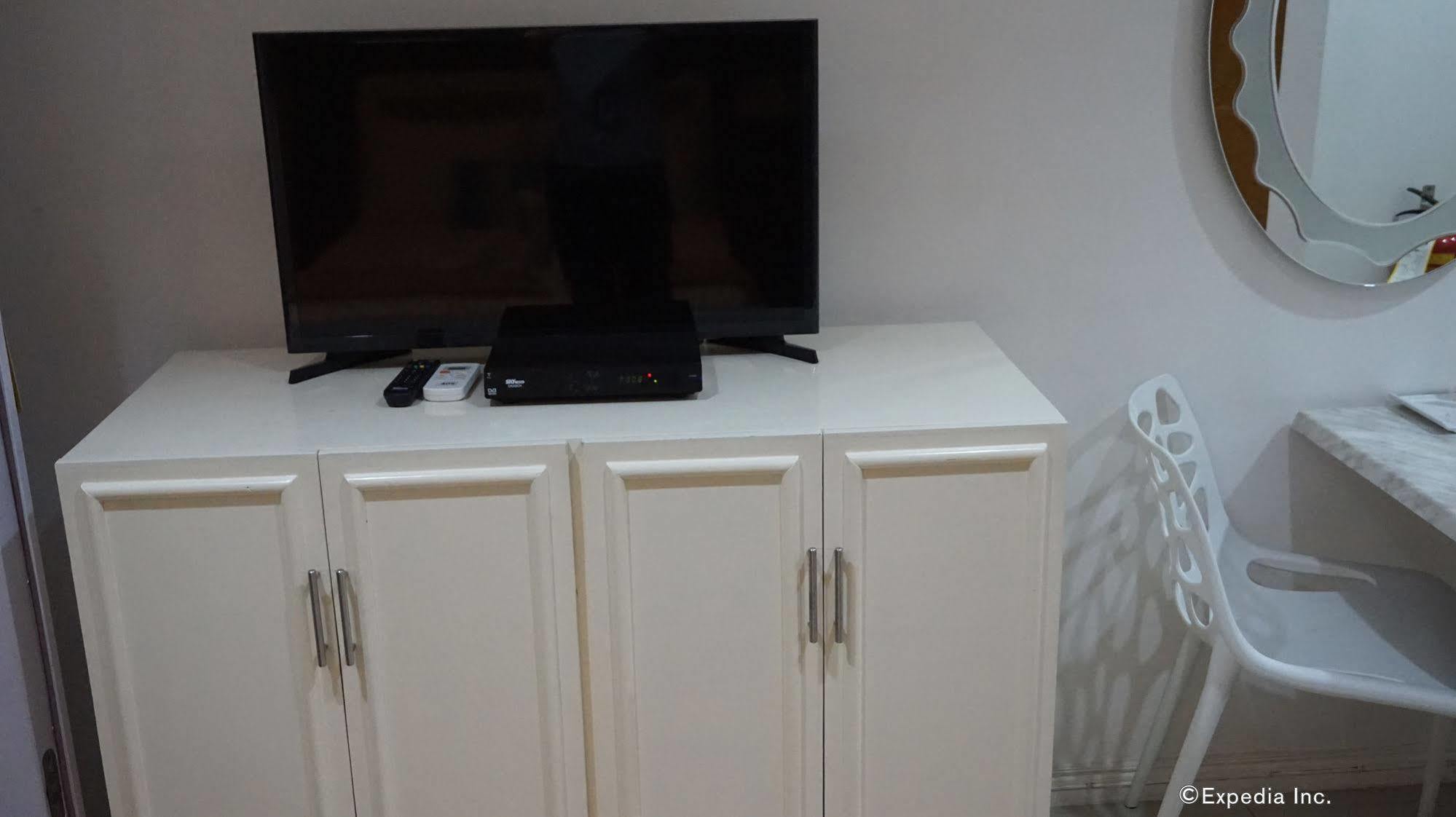 Baymont Suites & Residences Paranaque City Екстер'єр фото
